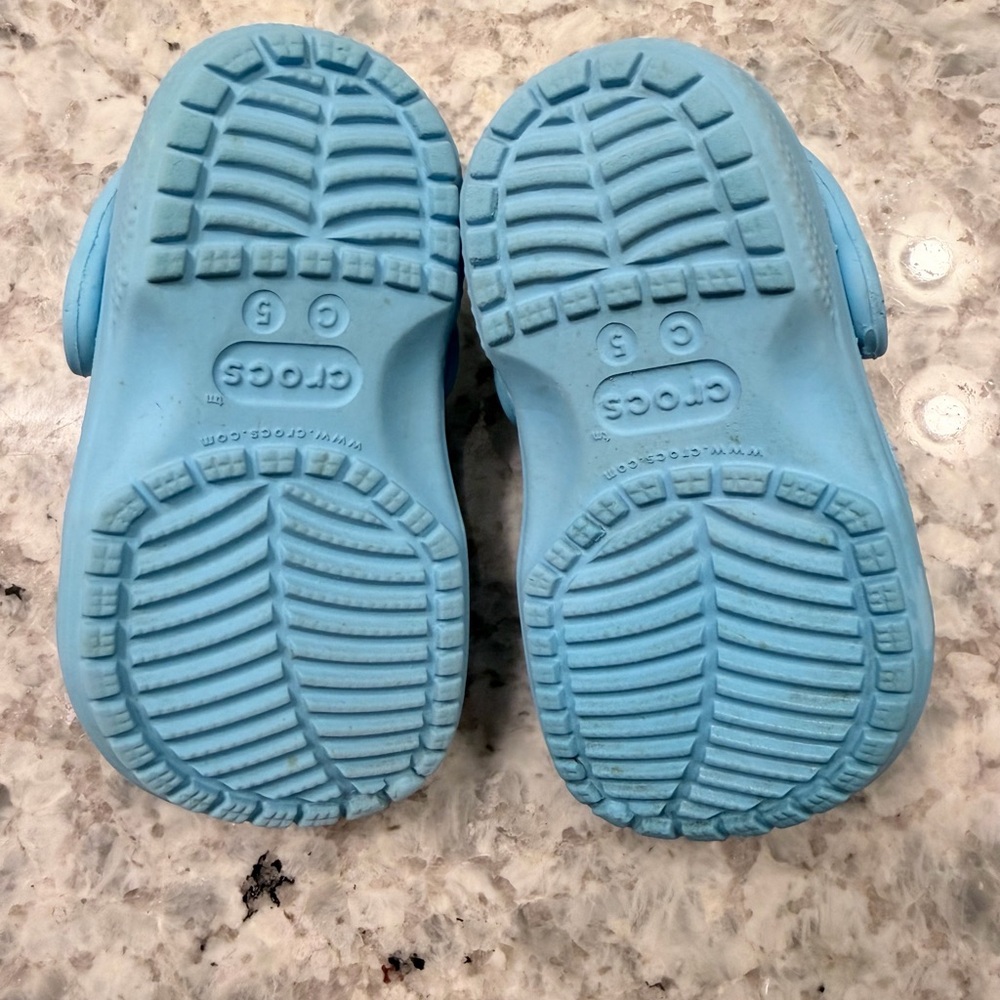 CROCS Kids Light Blue Classic Clog with Heel Strap - Picture 5 of 5